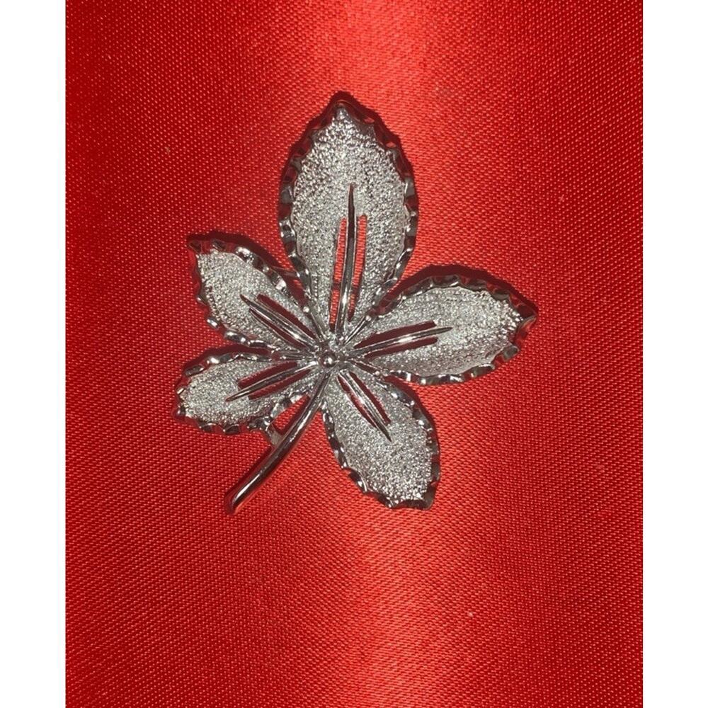 Vintage Sarah Coventry Silver Tone Leaf‎ Brooch Signed